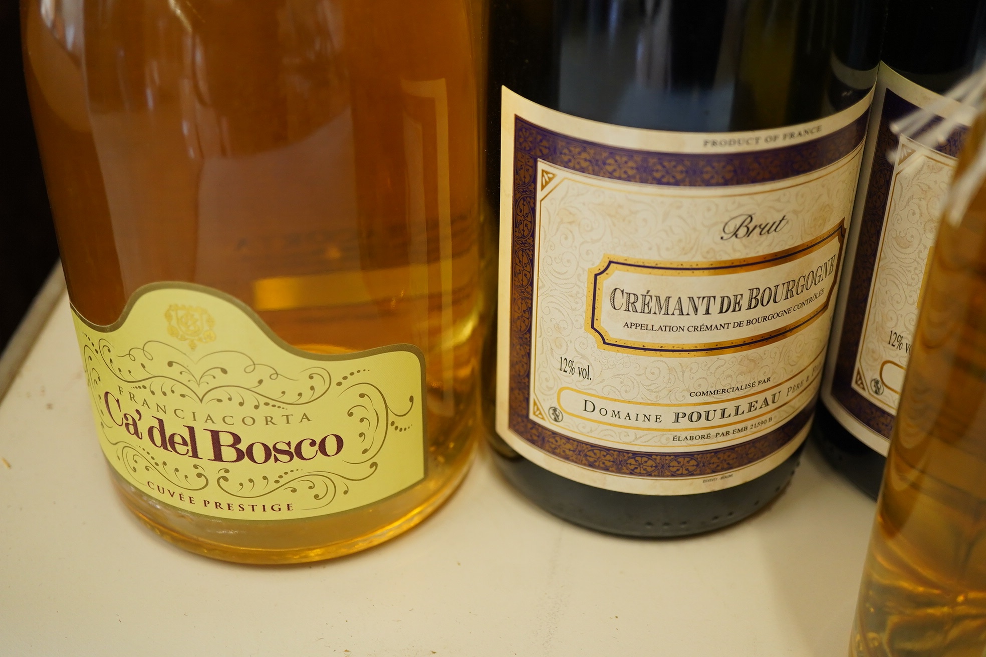 A mixed parcel of white and sparkling white wine
